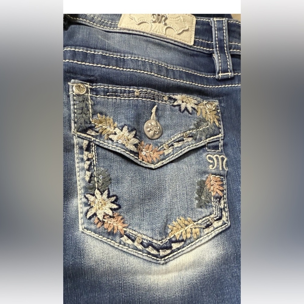 Miss Me Skinny Jeans | Embellished Floral Back Pockets | Stretch Denim
26x31 - Picture 5 of 15